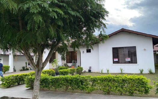 Casa de 4 dormitorios completamente amueblada en venta – MLS 22613