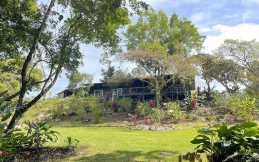 Propiedad de 3 acres frente al río con casa de huespedes – MLS 21949