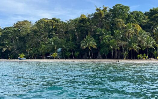 Casa frente al mar fuera de la red en venta – MLS 22308