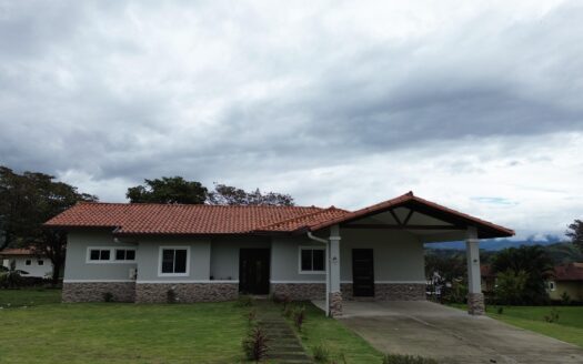 Casa de 3 dormitorios completamente amueblada en venta – MLS 21533