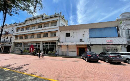 Propiedad en Venta en Plaza Santa Ana – 3 Locales Comerciales. – MLS 21962