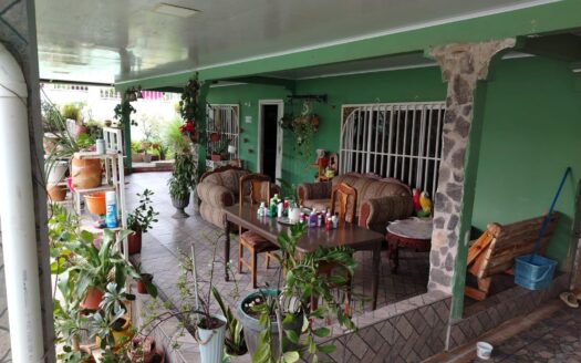 Se Vende Casa de Esquina con terreno de 600 mts en La Pesa de La Chorrera – MLS 23198