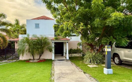 ENCANTADORA CASA ADOSADA DE DOS PLANTAS – MLS 23394