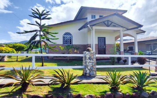 Dos Casas en Lote Titulado de 984 m2 en Alto Boquete – MLS 23233