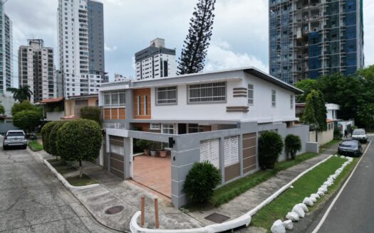 EN VENTA CASA FAMILIAR EN COCO DEL MAR – MLS 23147
