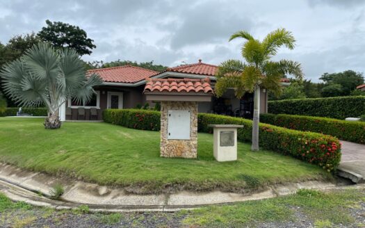 Casa Amoblada con Piscina Privada a 5 Min de Coronado – MLS 23231