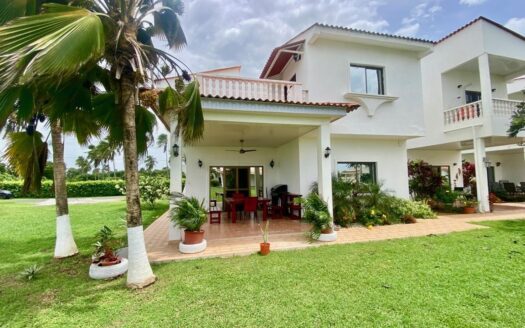 VILLA DÚPLEX DE 4 DORMITORIOS CON VISTA AL MAR – MLS 23246