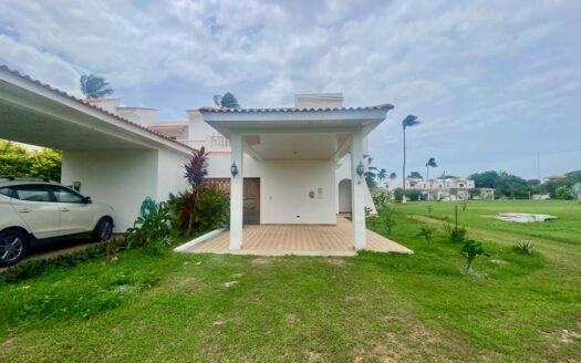 VILLA DÚPLEX DE 4 DORMITORIOS CON VISTA AL MAR – MLS 23246