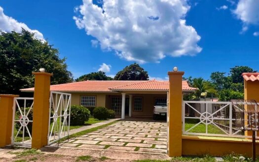 CASA EN CALLE HORIZONTE – MLS 23243