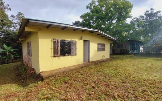 CASA DE CAMPO PARA REPARAR CON GRAN TERRENO – MLS 23277