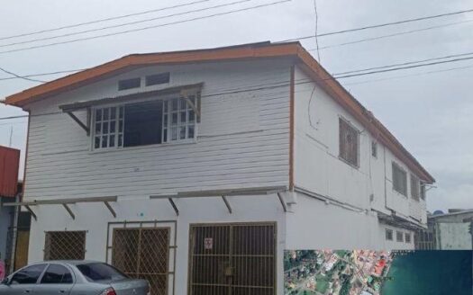 Casa comercial frente al puerto de Puerto Armuelles: ¡oportunidad única! – MLS 23368