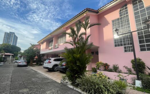 Los Angeles, Venta de Casa Duplex calle cerrada – MLS 23367
