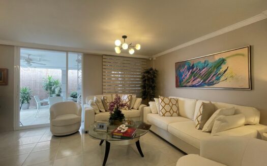 Los Angeles, Venta de Casa Duplex calle cerrada – MLS 23367