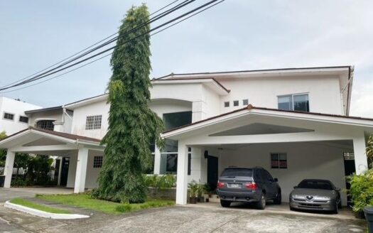 Moderna Casa en Venta – Excelente ubicación! – MLS 23129