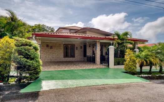 Casa de 3 habitaciones bellamente mantenida con área de invitados – MLS 23288