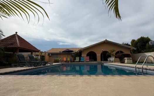 Casa de playa en Coronado – MLS 23303