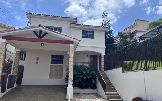 Altos de Panama Casa Familiar en Venta – MLS 23377