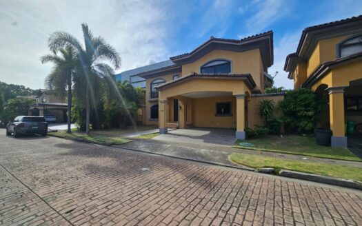 BANCO VENDE CASA EN PH ANTIGUA – MLS 23330