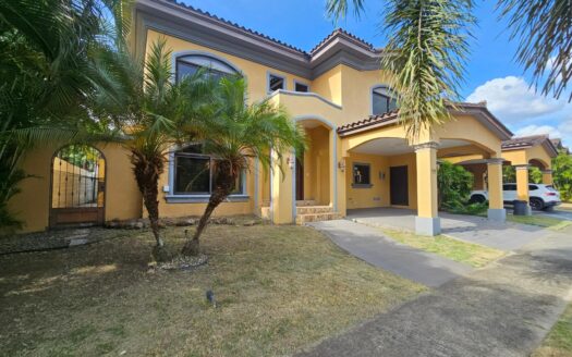 BANCO VENDE CASA EN PH ANTIGUA – MLS 23330