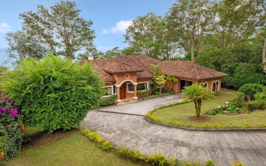 Casa Espaciosa en Volcancito Boquete – MLS 23386
