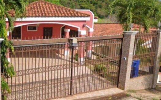 Casa en Las Cumbres cerca del Lago – MLS 23132