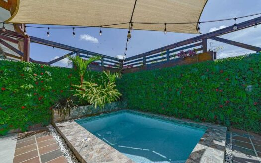Casa adosada en Pedasí lista para usar a minutos de la playa – MLS 23135