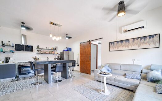 Casa adosada en Pedasí lista para usar a minutos de la playa – MLS 23135