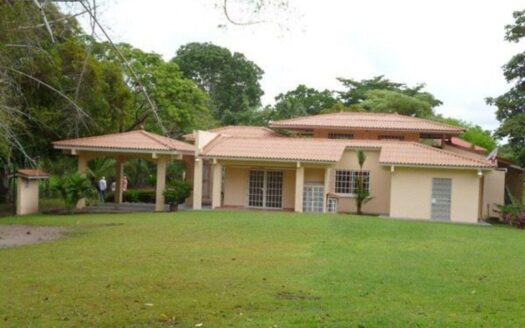 Venta de Casa con Terreno en Coloncito, Chame – MLS 23169