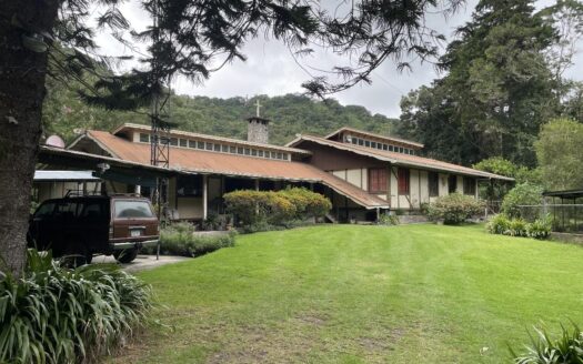 Preciosa parcela con parque en una refrescante zona alta – MLS 23161