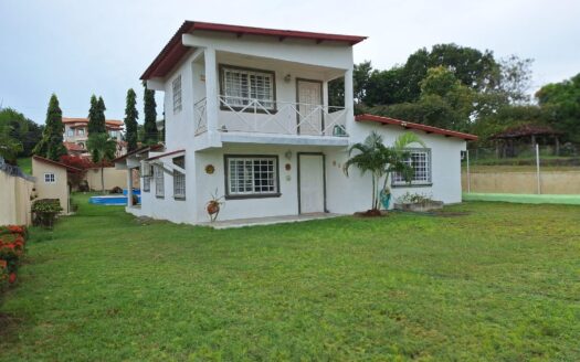 Casa de Playa con Piscina y Jacuzzi en Costa Esmeralda – MLS 21530