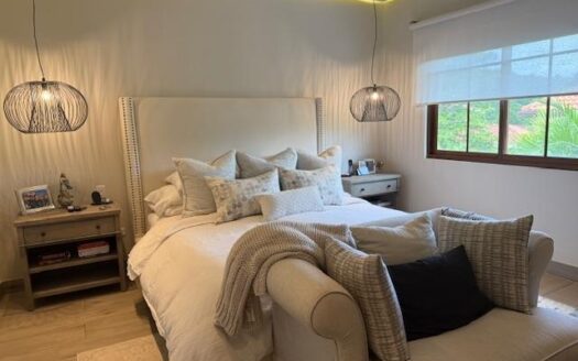 Residencia de lujo rodeada de naturaleza – MLS 23175