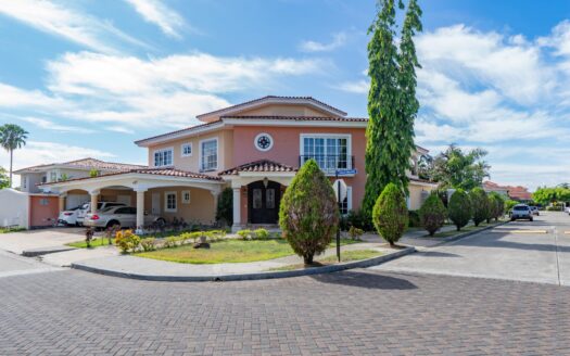 Se vende casa en Costa Bay, Costa del Este – MLS 23186