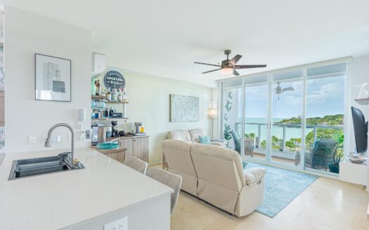 Unidad Final Frente al Mar Renovada Royal Palm – MLS 23185
