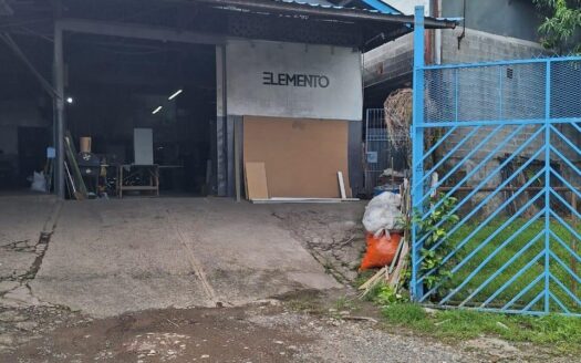 Galera de 225 mts2 con mezanine oficina y baño – MLS 23188