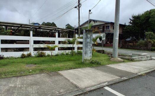 LOTE DE TERRENO DE ESQUINA EN CALLE PRINCIPAL DE VOLCÁN CENTRO – MLS 23973