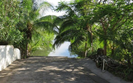 Península con casa y acceso al mar – MLS 23882