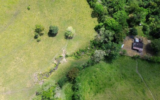 Amplia propiedad de 146.652 ha con fuentes de agua – MLS 23701