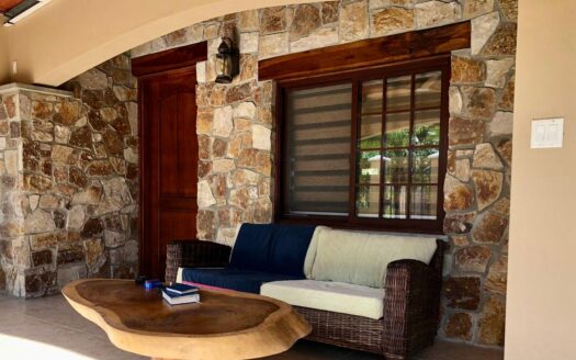 Encantadora Residencia en El Mirador de Antón – MLS 23464