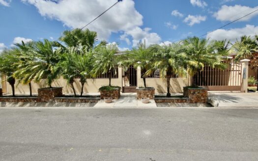 Encantadora Residencia en El Mirador de Antón – MLS 23464