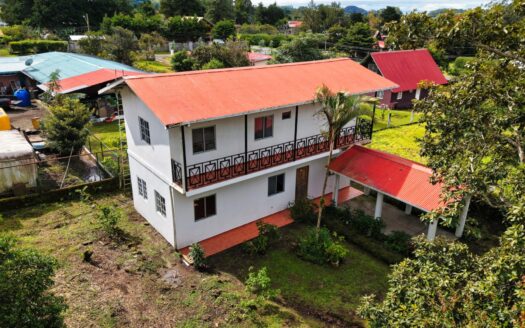 Casa en Tierras Altas Volcán ideal para remodelar y vivir en clima de monta – MLS 23877