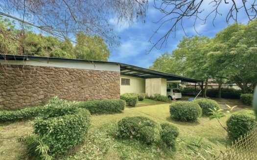 Casa con Amplio Terreno y Entorno Natural en Las Cumbres – MLS 23874