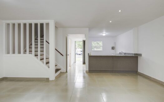 Clayton, Venta o Alquiler Duplex 2 recamaras, 1.5 banos – MLS 23910