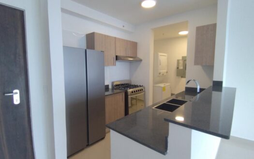 Apto de 3 cuartos en piso alto con vistas panorámicas – MLS 23571