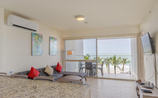 Moderno Apartamento de Playa de 2 Habitaciones en Playa Caracol – MLS 23835