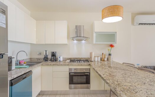 Moderno Apartamento de Playa de 2 Habitaciones en Playa Caracol – MLS 23835