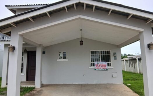 Banco Vende Casa en PH Rolling Hills, La Chorrera – MLS 23777