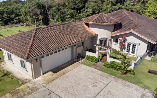 Exclusiva Propiedad en Lucero Golf and Country en Boquete – MLS 23769