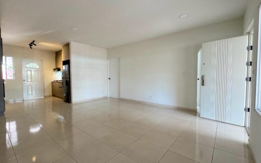 Venta de Casa en la Mejor Zona de las Acacias – MLS 23969