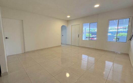 Venta de Casa en la Mejor Zona de las Acacias – MLS 23969