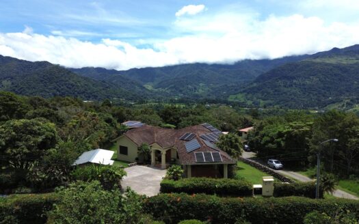 Finca con vistas a la montaña y enorme terraza. Casa de huéspedes. – MLS 23453